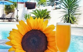 Casa Verde Hotel - Steps To The Beach, Pool, Restaurant & Bar